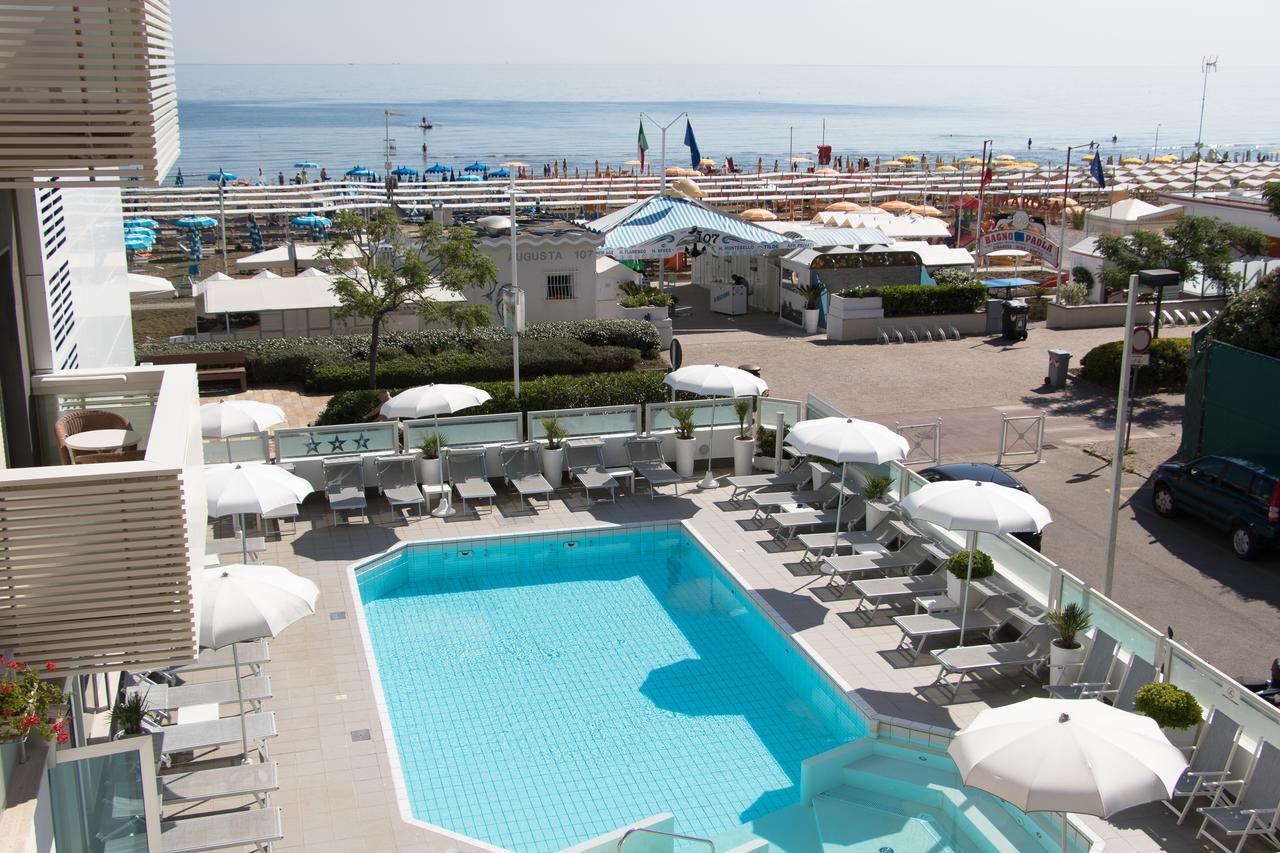 Club Hotel Riccione Exterior foto